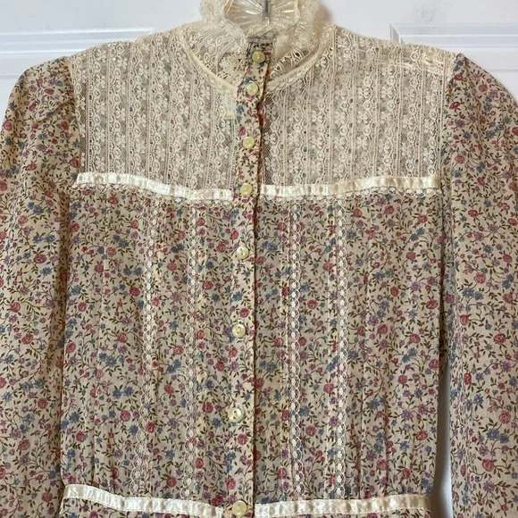 Vintage Cottage Core Gunne Sax Ditsy Floral and Lace Prairie Maxi Dress - Picture 5 of 17